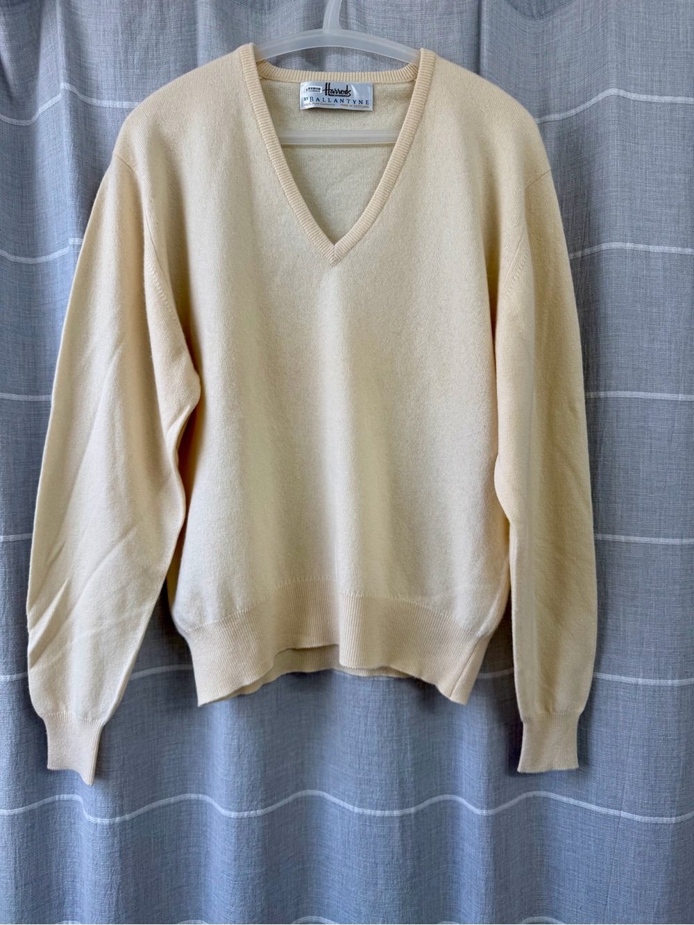 Harrods by Ballantyne 100% Pure Cashmere V-Neck Sweater (Made in Scotland)